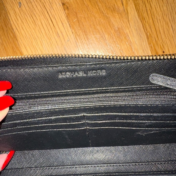 Michael Kors Black Leather Wallet/Wristlet. EUC - Picture 7 of 9